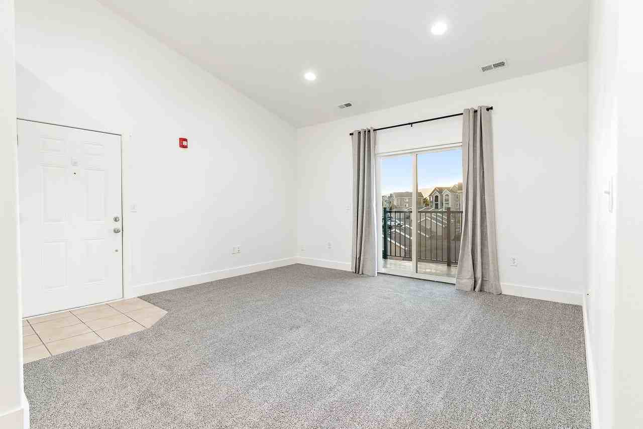 2192 N Springtime Dr - Photo 2 of 17