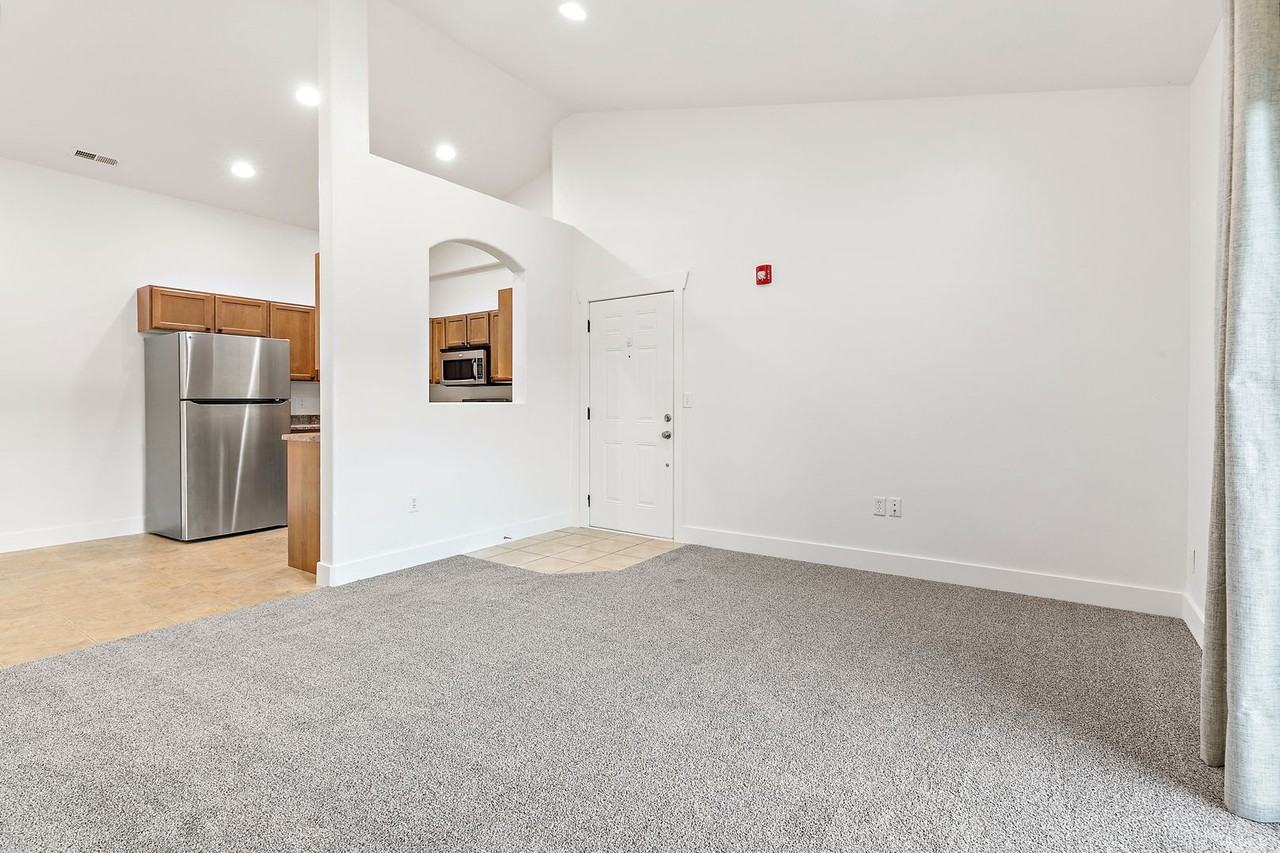 2192 N Springtime Dr - Photo 3 of 17