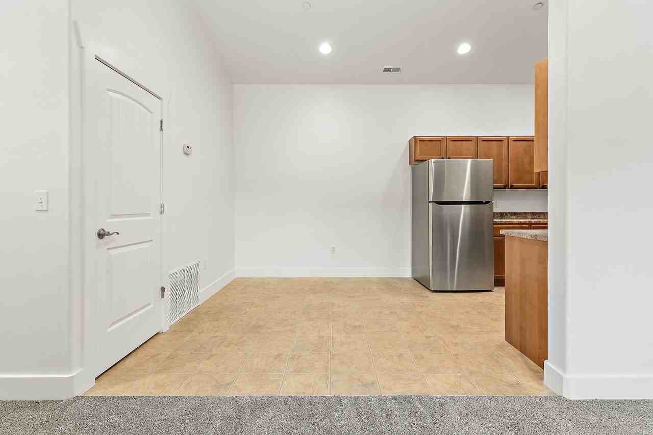 2192 N Springtime Dr - Photo 4 of 17