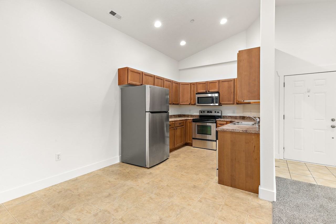 2192 N Springtime Dr - Photo 6 of 17