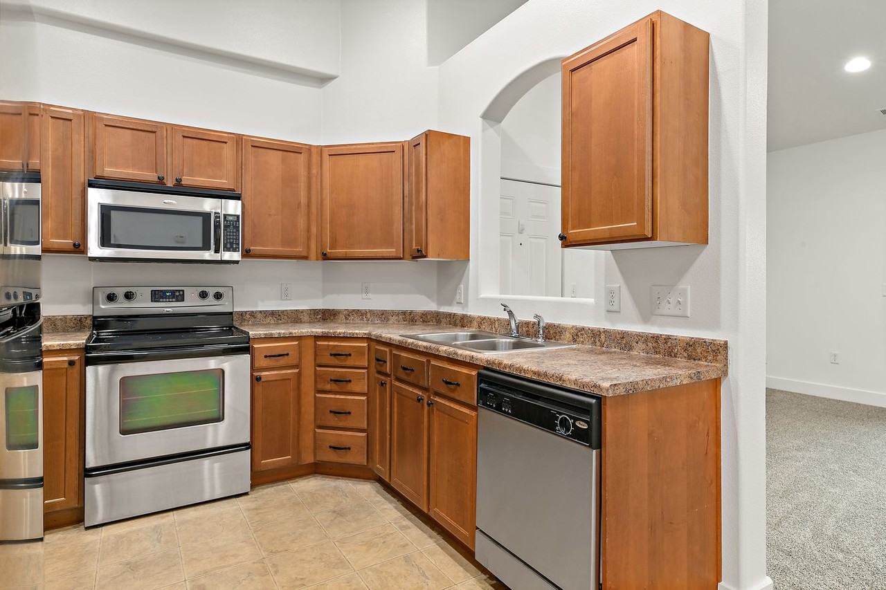 2192 N Springtime Dr - Photo 7 of 17