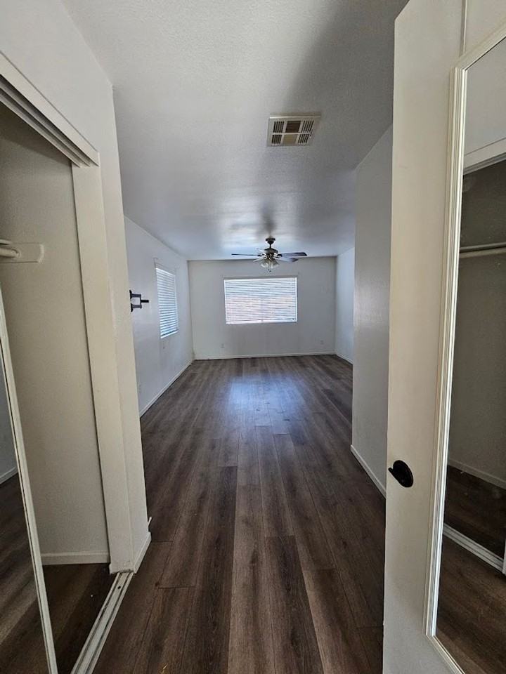 2107 Frontier Ave - Photo 6 of 7