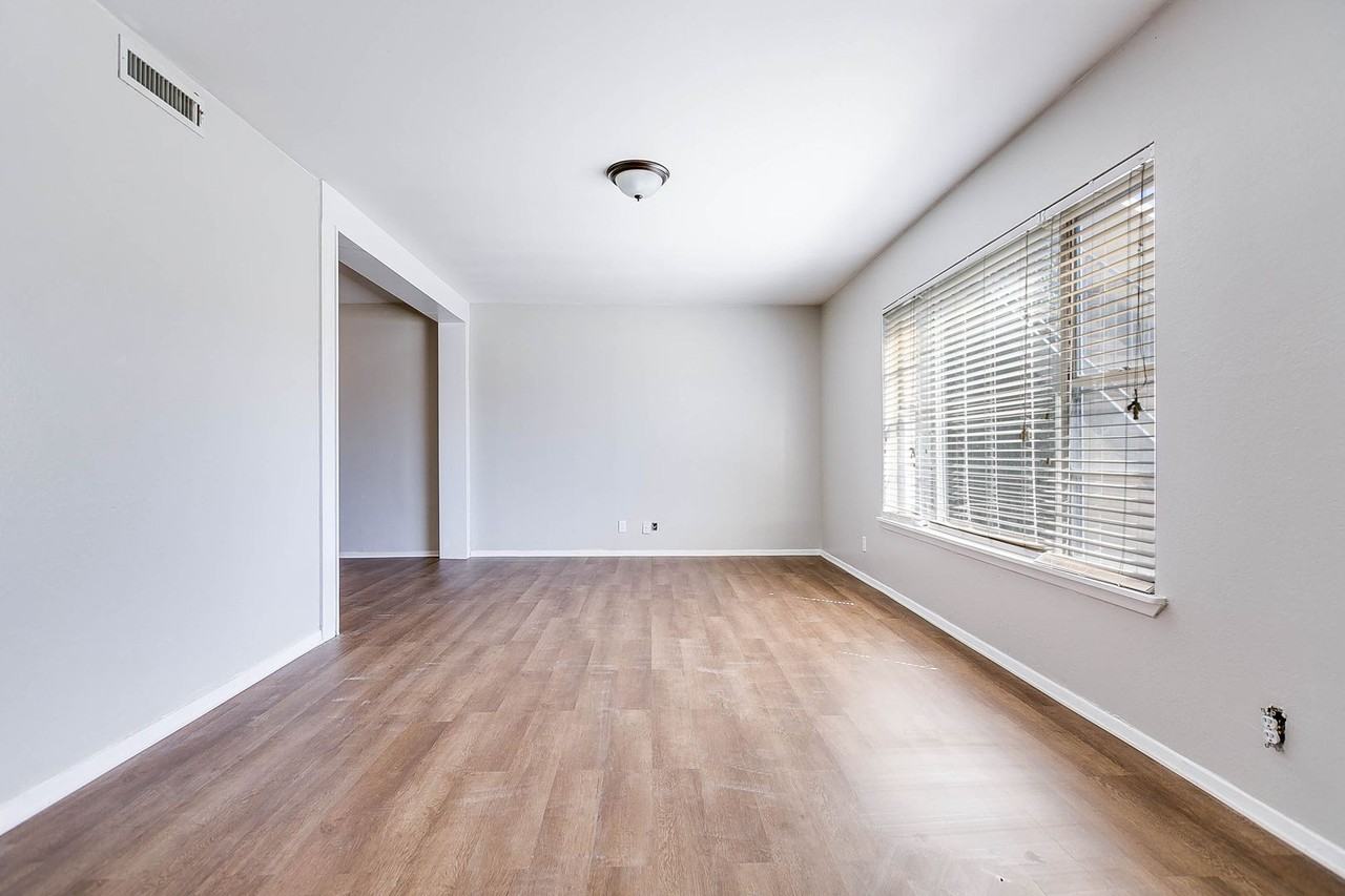 1425 Austin St - Photo 2 of 18