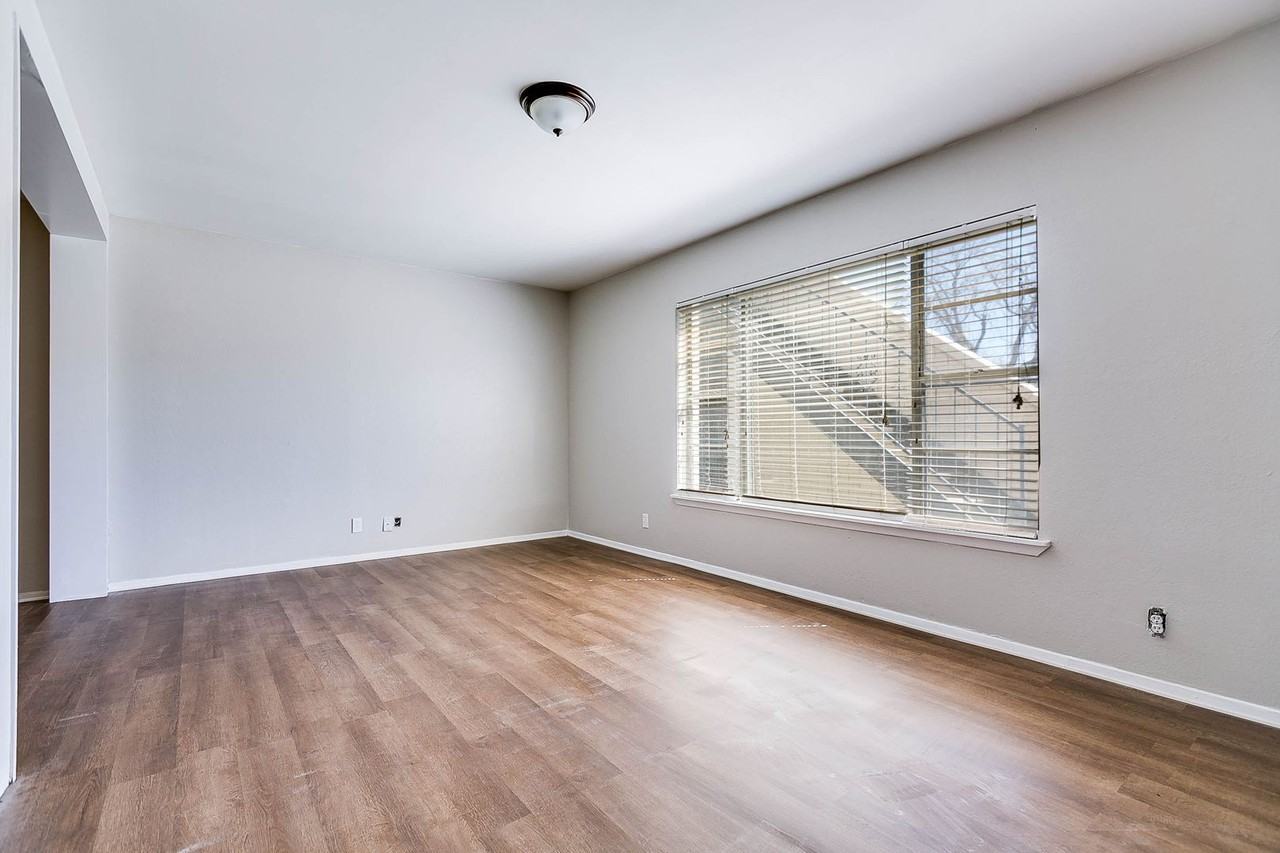 1425 Austin St - Photo 3 of 18