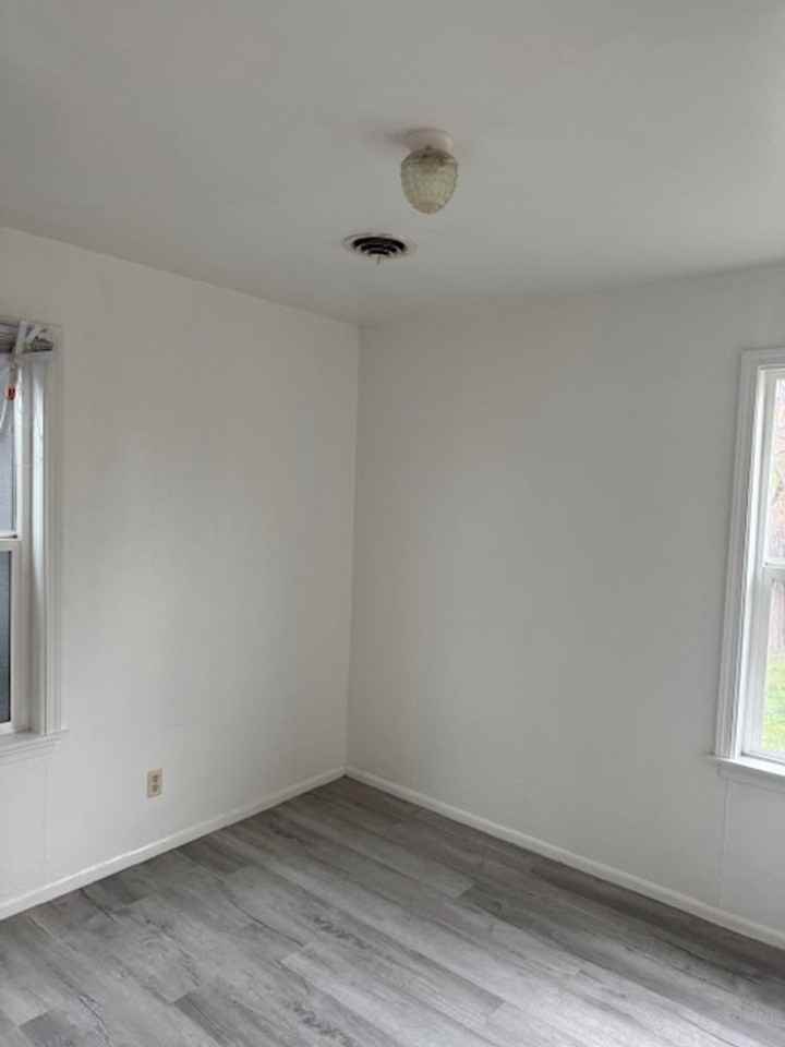 937 Winchester Ave - Photo 3 of 6