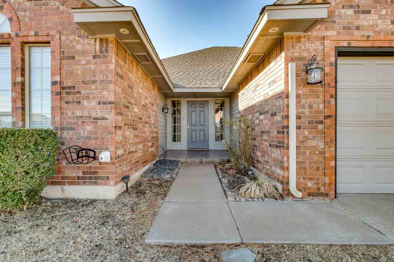 17521 Cranbrook Rd - Photo 3 of 50