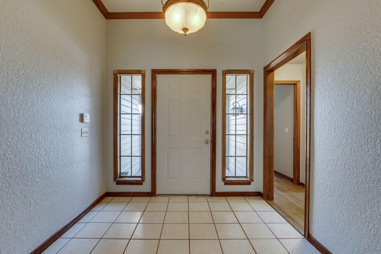 17521 Cranbrook Rd - Photo 6 of 50