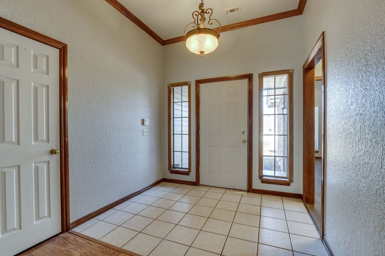 17521 Cranbrook Rd - Photo 7 of 50