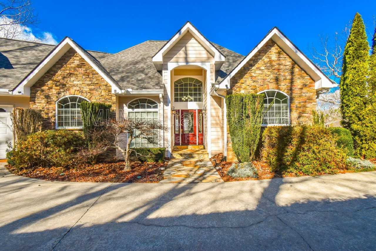 894 Oak Pointe Dr - Photo 3 of 43