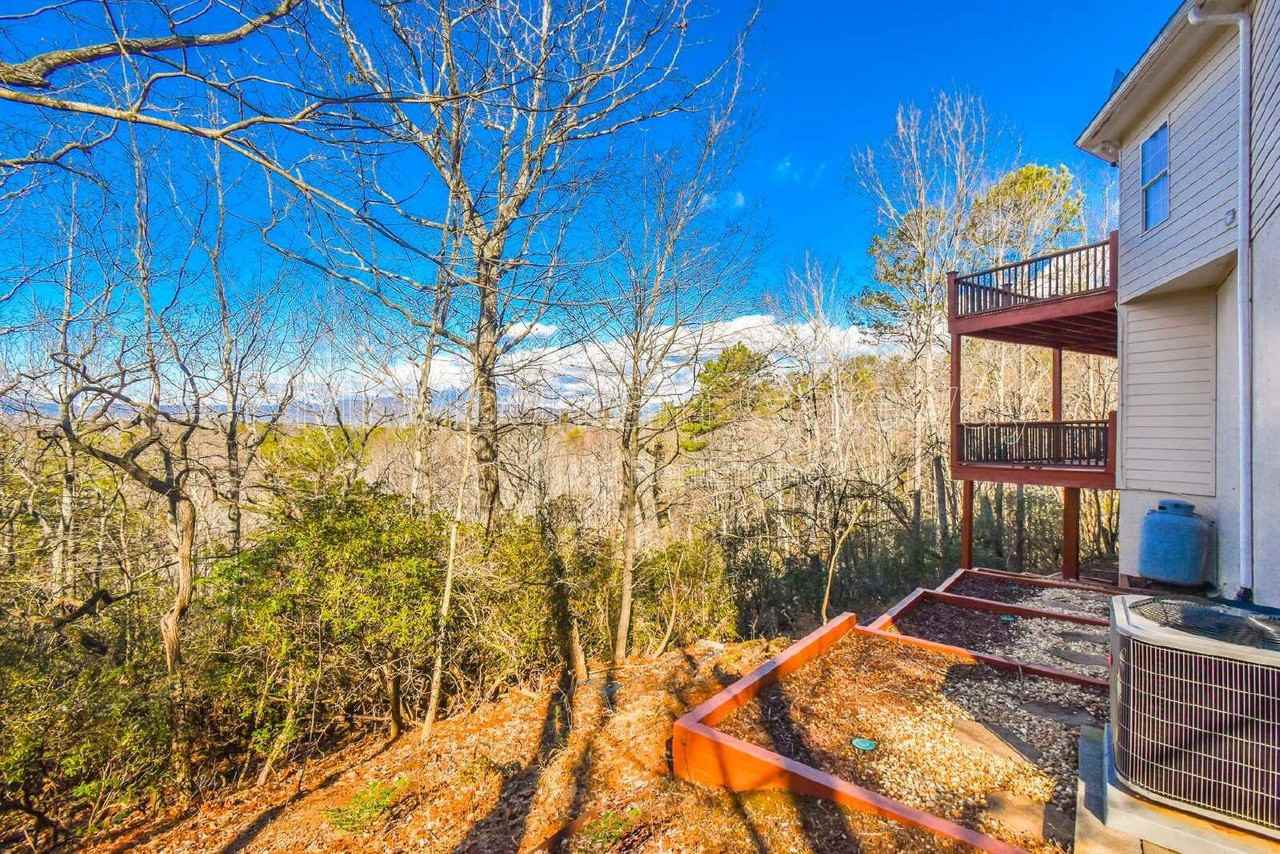 894 Oak Pointe Dr - Photo 5 of 43