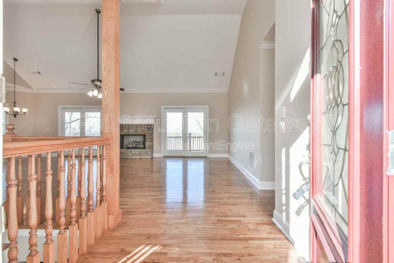 894 Oak Pointe Dr - Photo 6 of 43