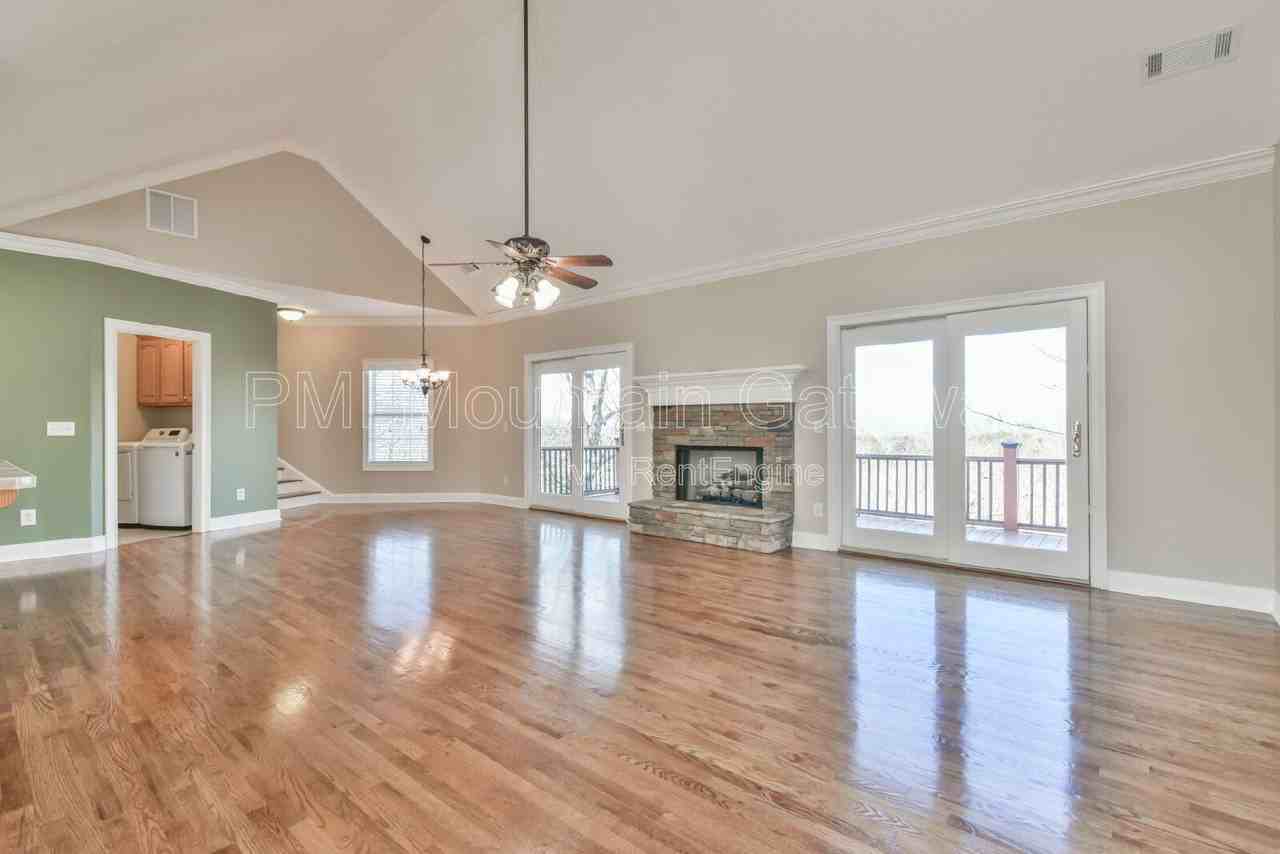 894 Oak Pointe Dr - Photo 7 of 43