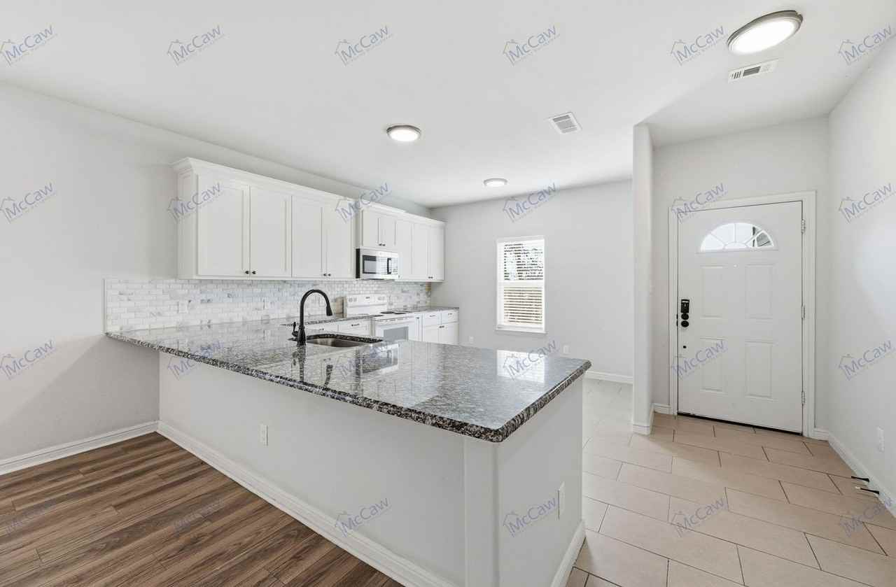 5504 Wellesley Ave - Photo 5 of 22