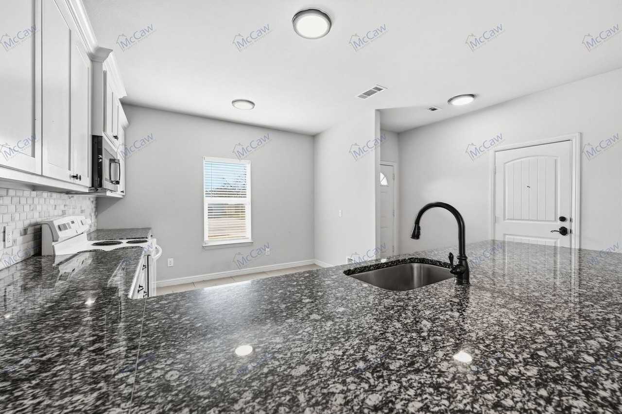 5504 Wellesley Ave - Photo 6 of 22