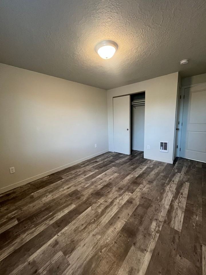 1255 E Van Buren Ave #4 - Photo 2 of 14