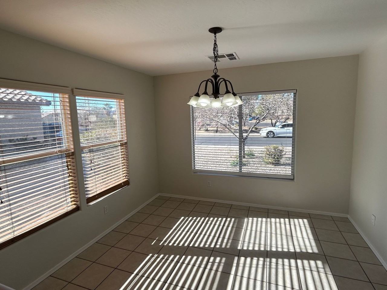 9027 S Parkside Ln E - Photo 4 of 16