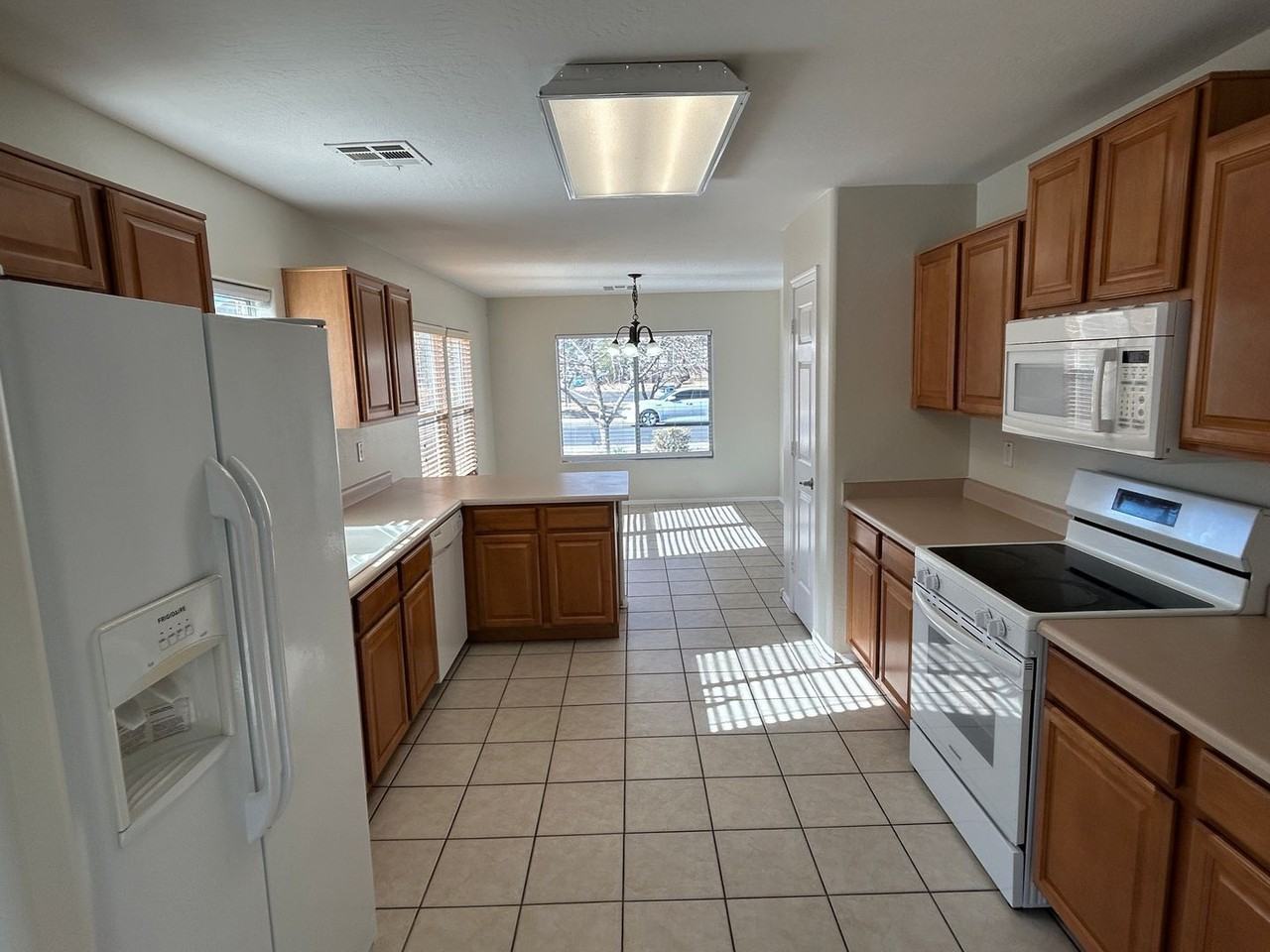 9027 S Parkside Ln E - Photo 5 of 16