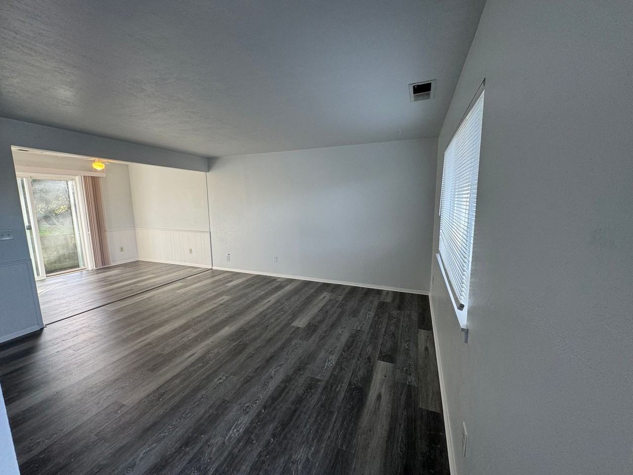 637 Sw 9th St - Photo 3 of 41