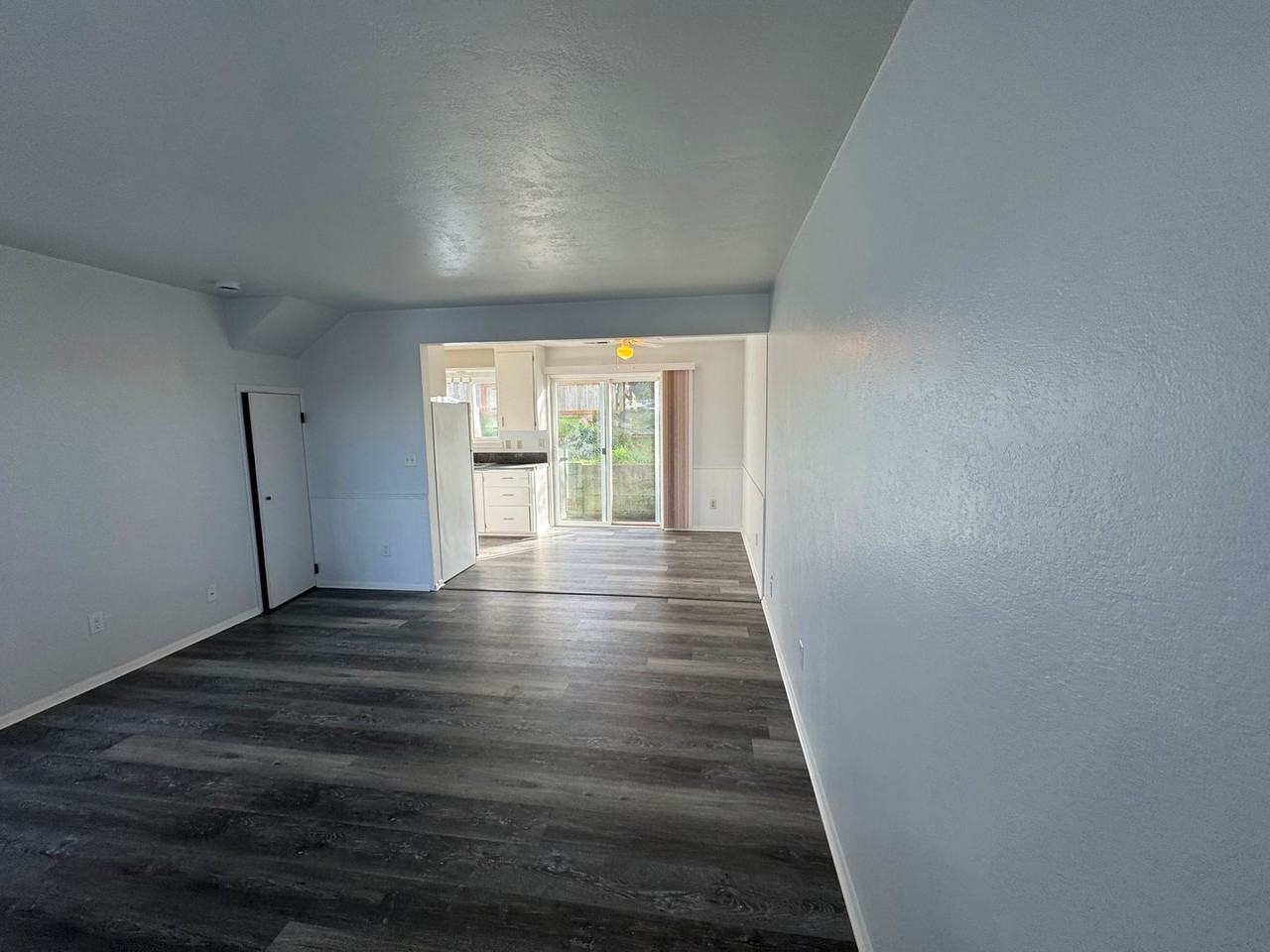 637 Sw 9th St - Photo 6 of 41