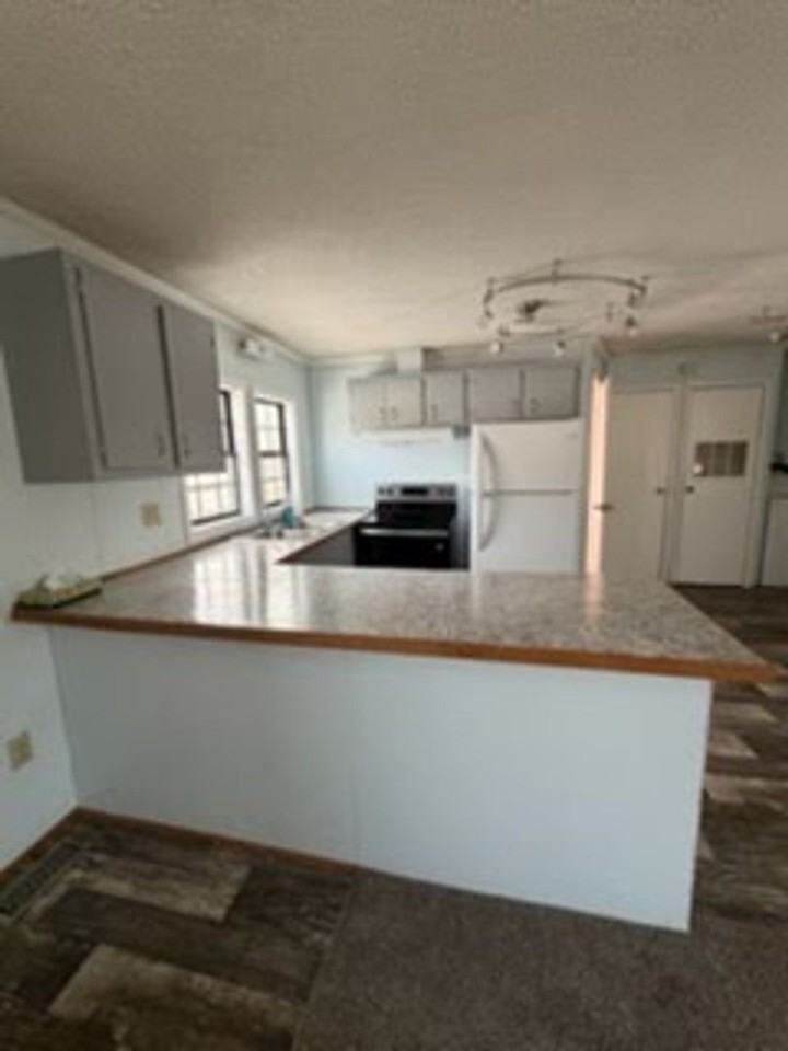 7670 E 280 N - Photo 4 of 16