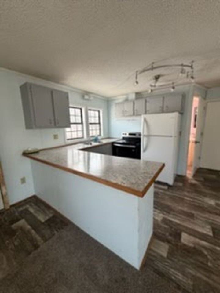 7670 E 280 N - Photo 5 of 16