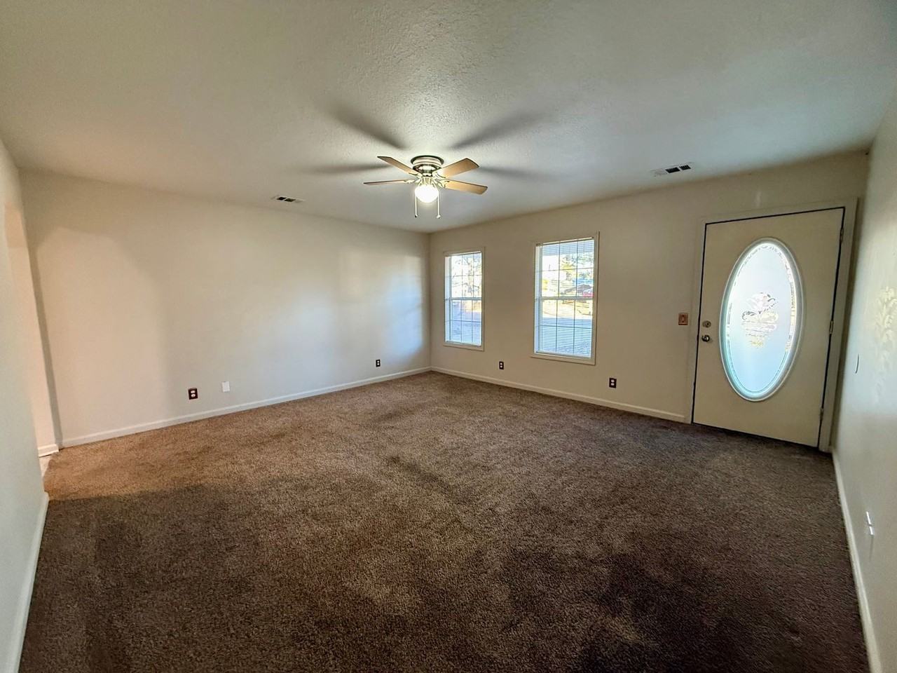 700 N 14th Ave - Photo 6 of 31