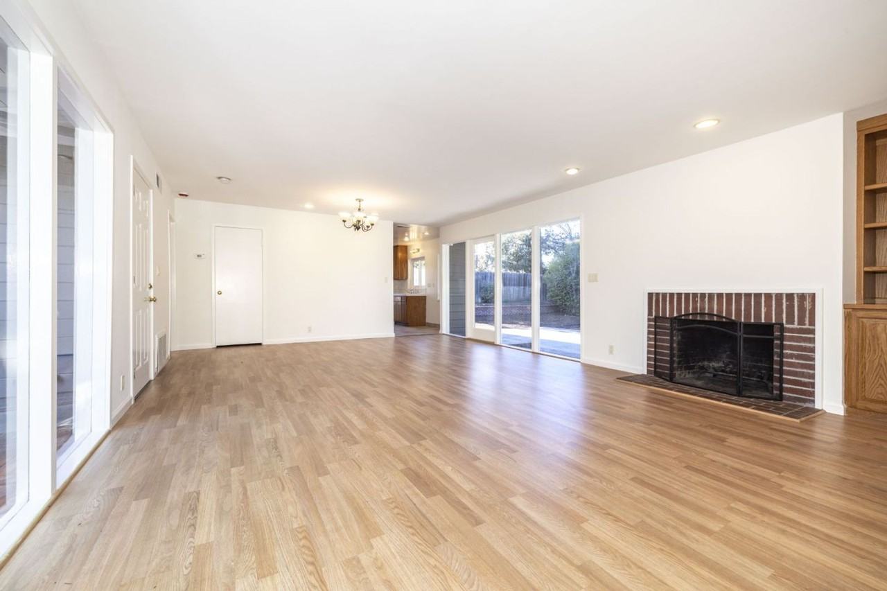 3381 Cowper St - Photo 4 of 15