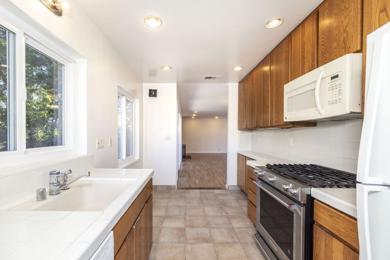 3381 Cowper St - Photo 7 of 15