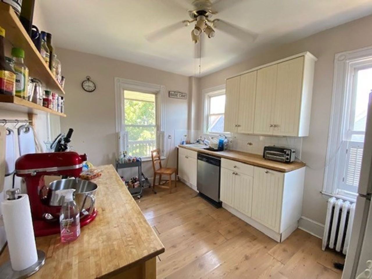 84 Calumet St - Photo 3 of 16