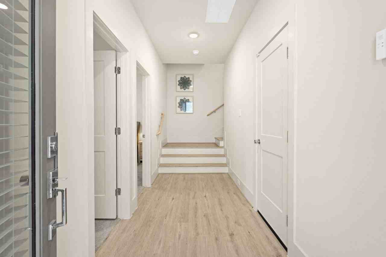 1042 Homer St - Photo 7 of 44