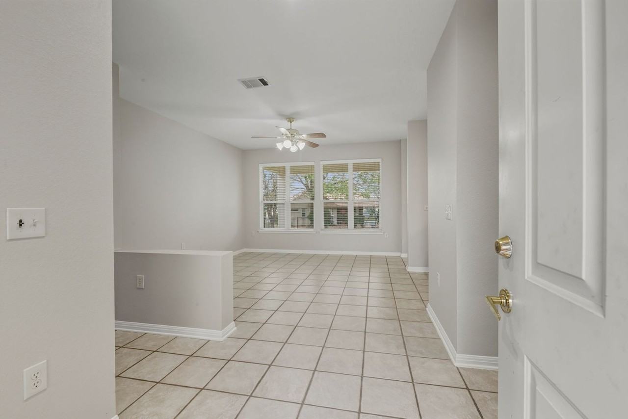 121 Coreopsis Way - Photo 7 of 38