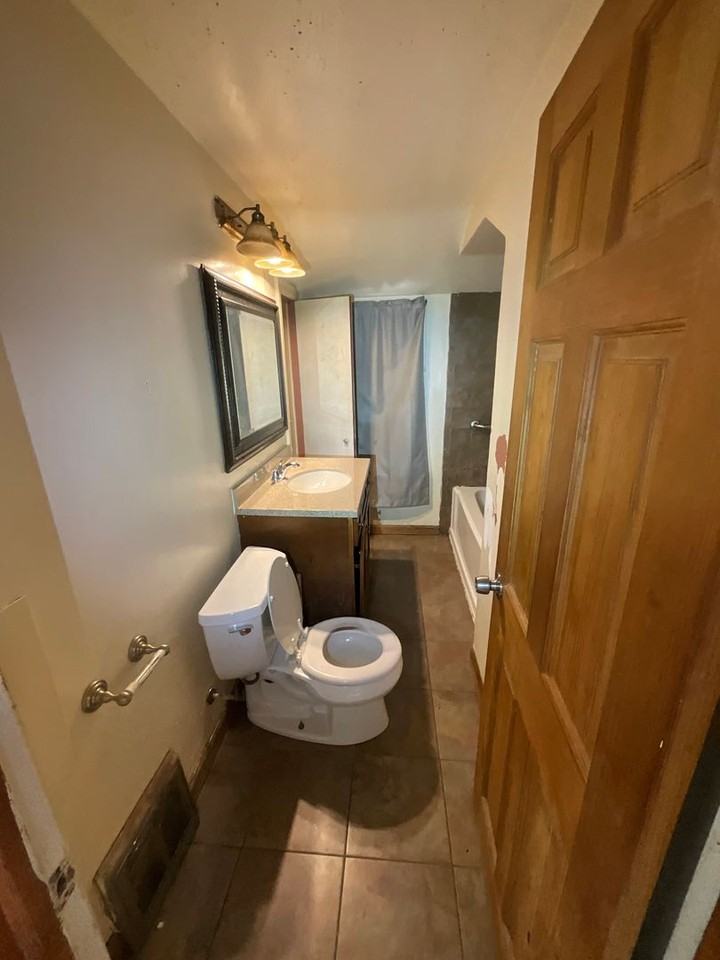 4166 N 17th St - Photo 7 of 8