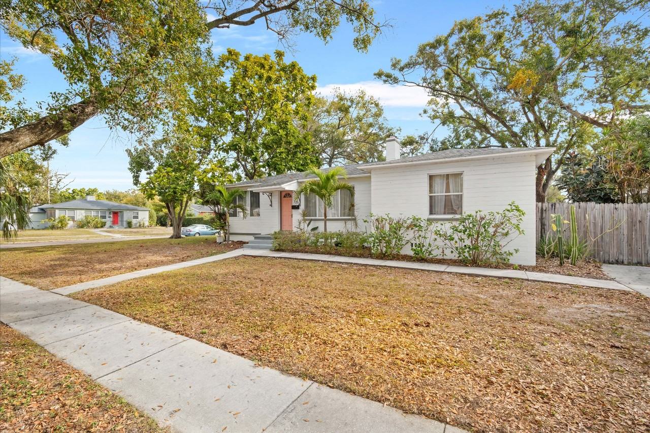 725 35th St N - Photo 3 of 25