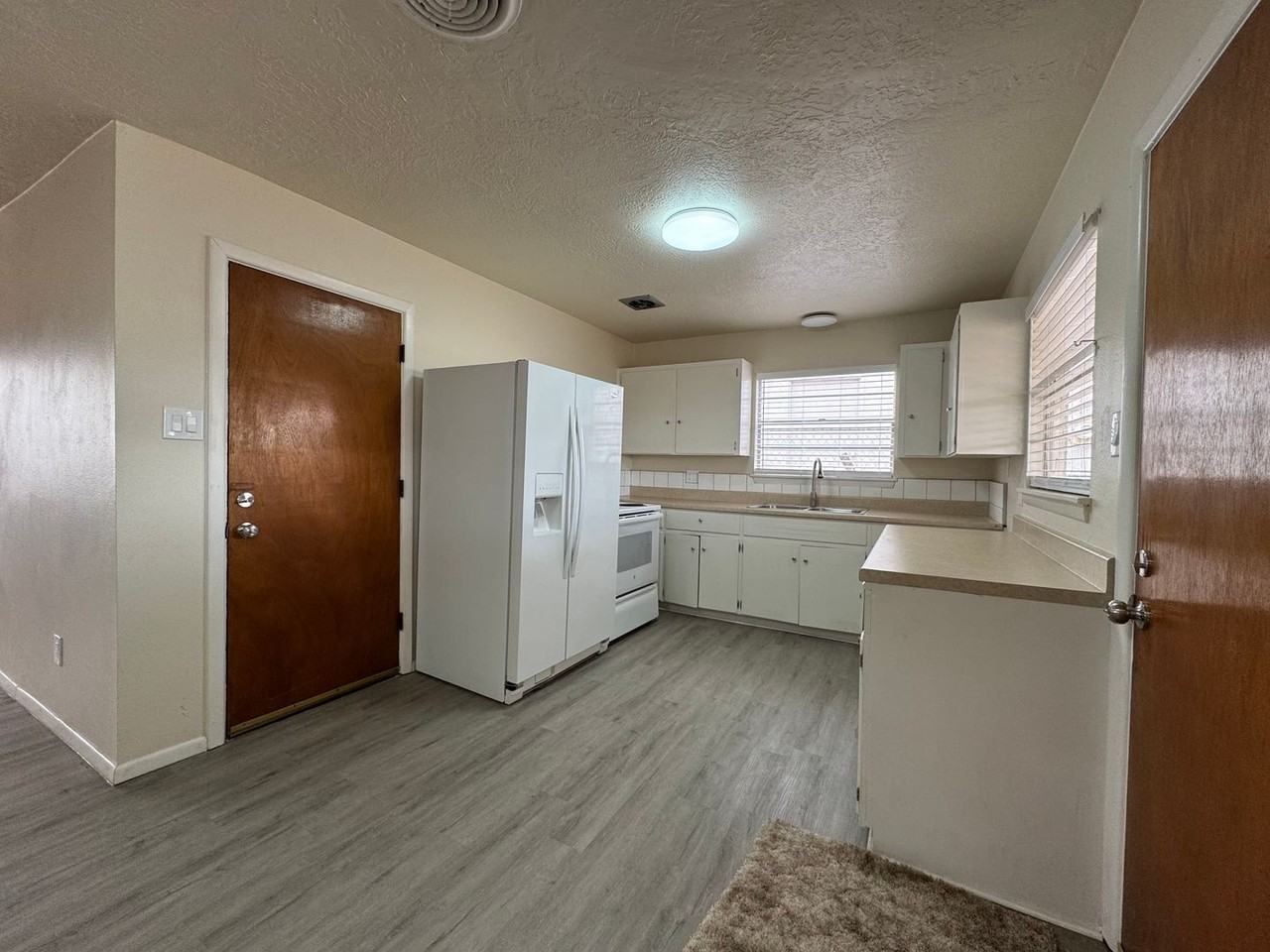 525 W Reed St - Photo 4 of 14