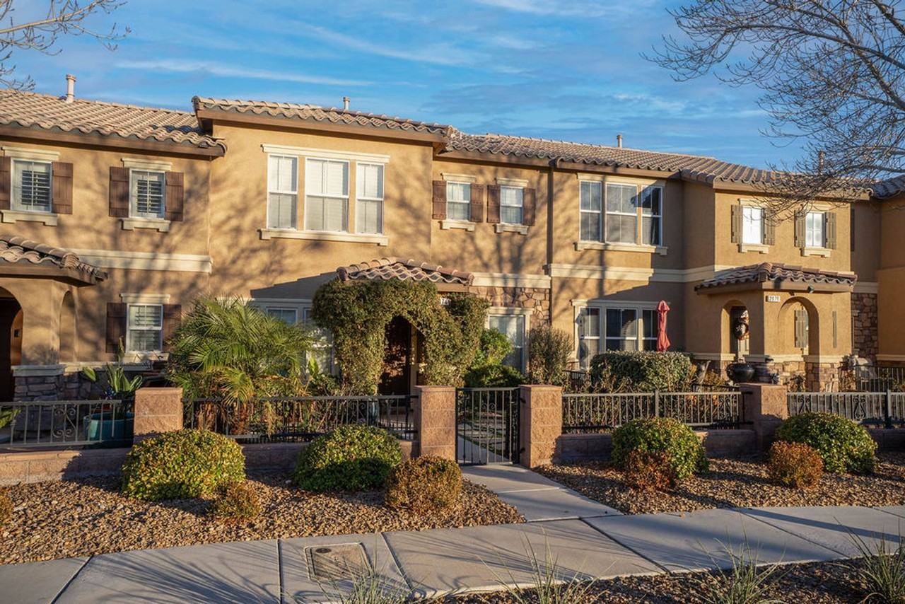 2074 Waterlily View St - Photo 3 of 38