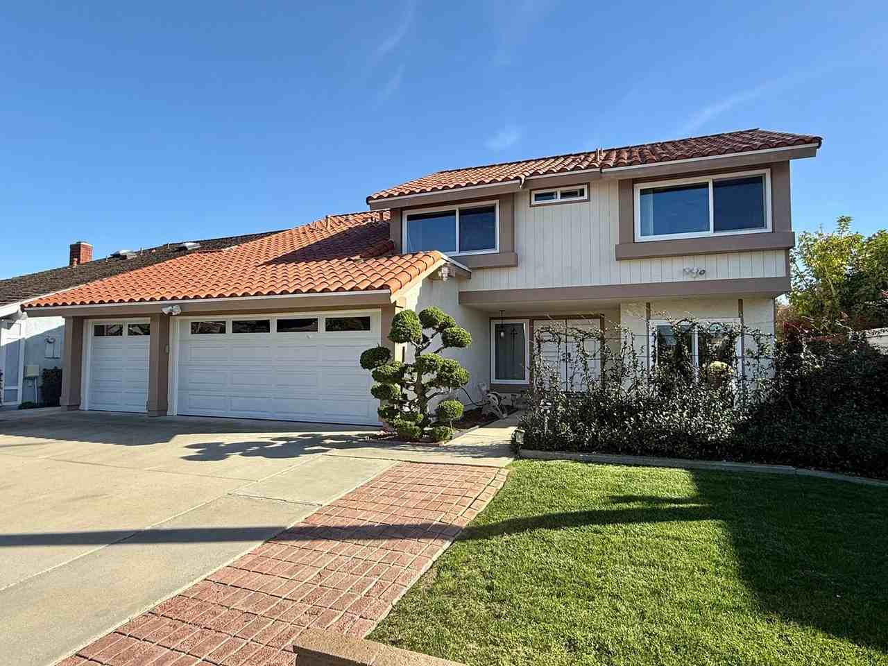 18402 Oxboro Ln - Photo 2 of 4