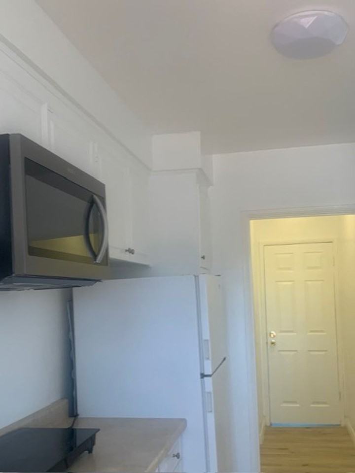 321 Murray Dr - Photo 3 of 9