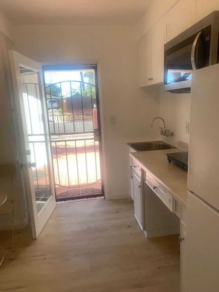 321 Murray Dr - Photo 4 of 9