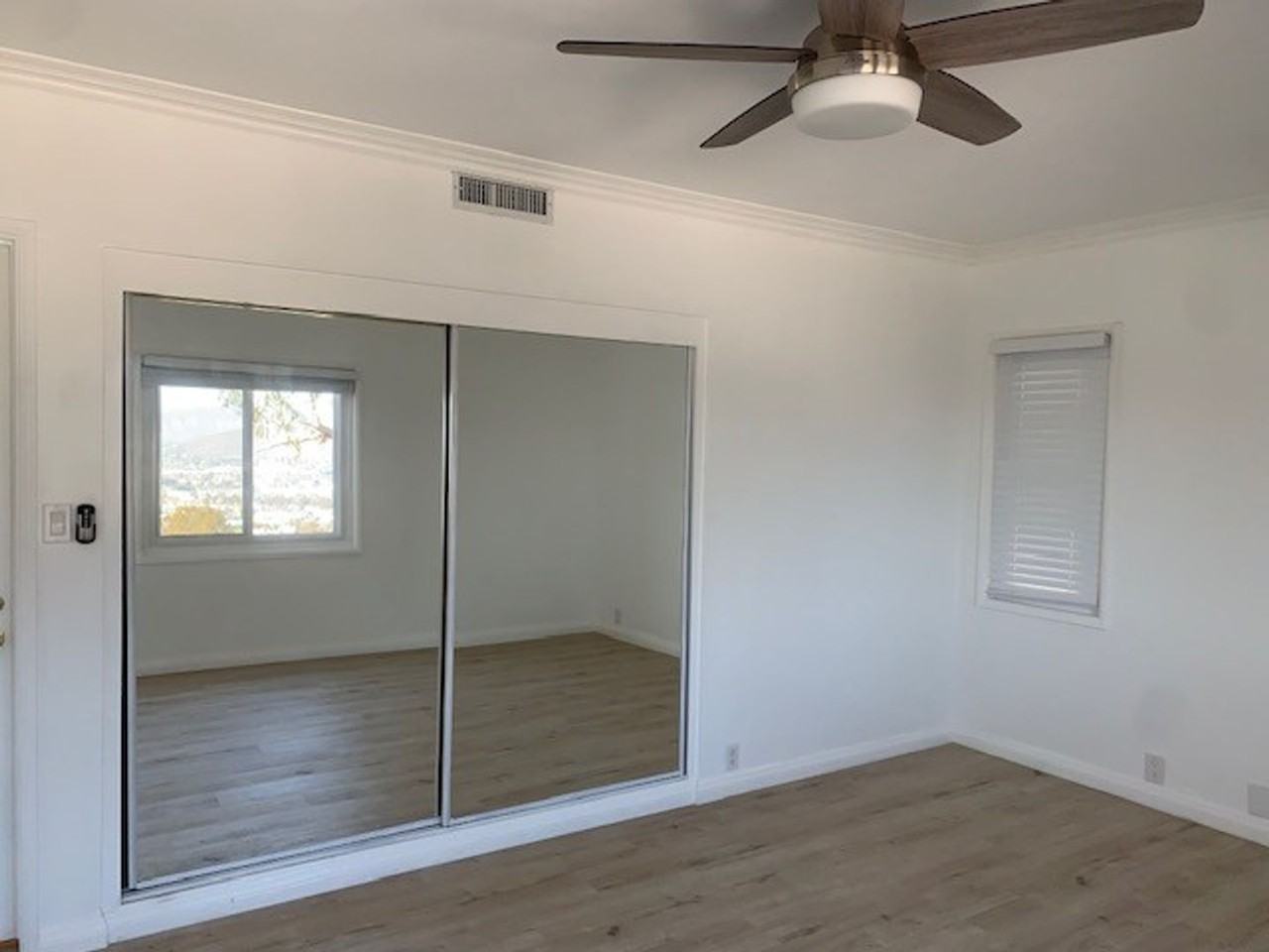 321 Murray Dr - Photo 5 of 9