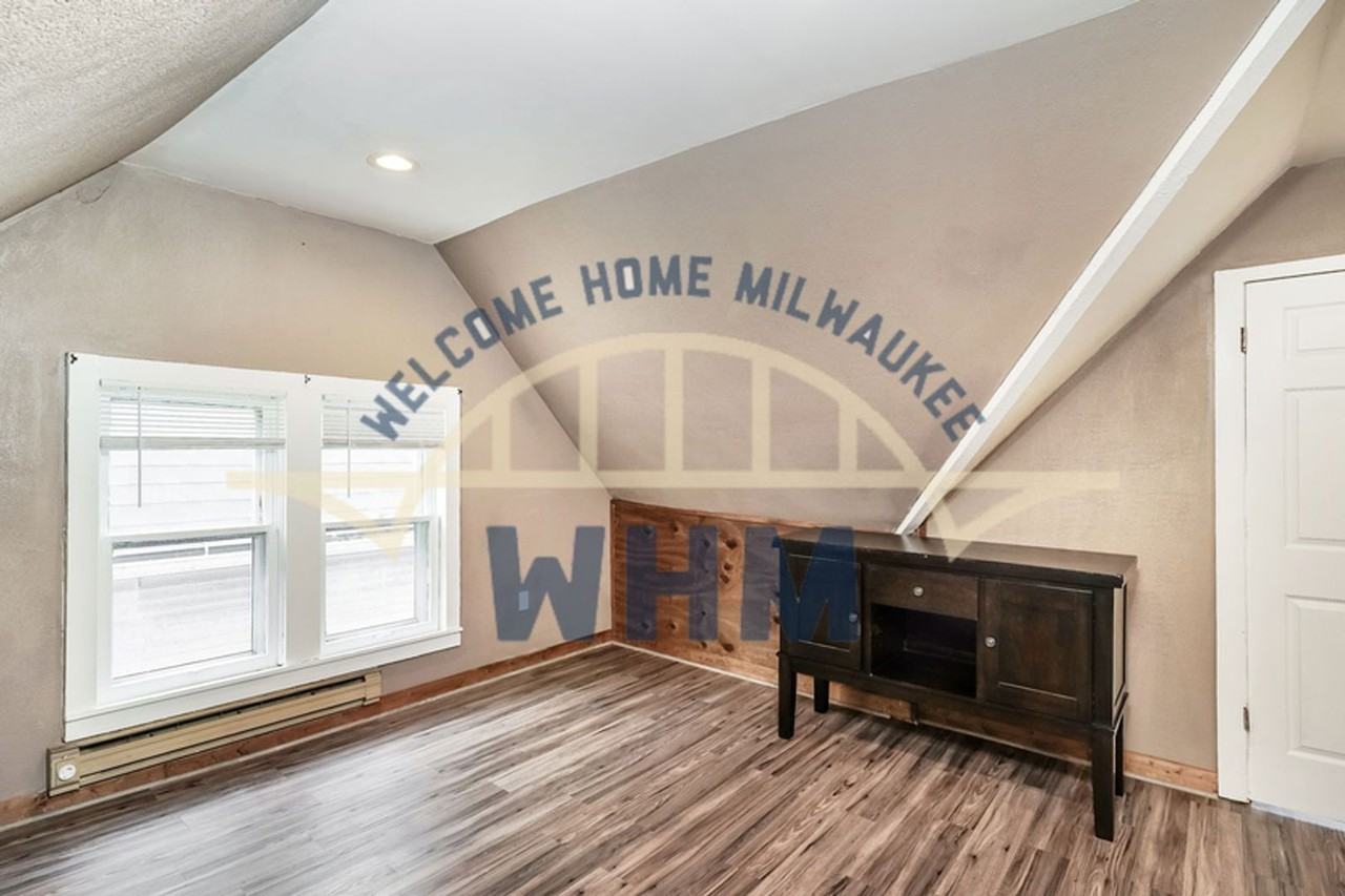 2720 N Oakland Ave - Photo 2 of 16