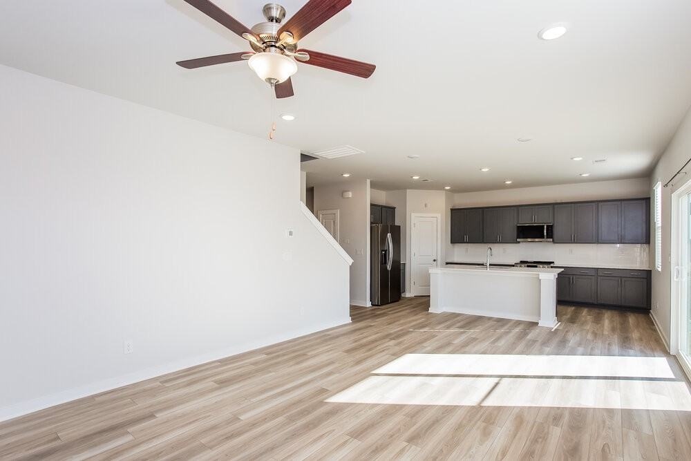 605 Mountain View Dr - Photo 7 of 17