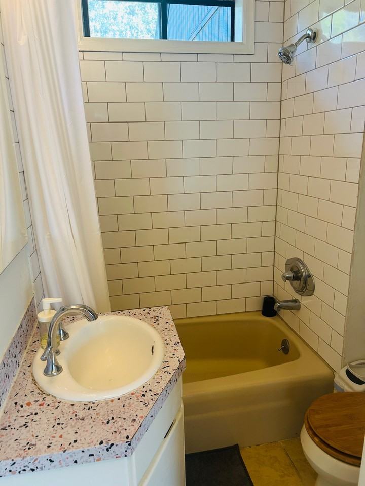 9305 North Portsmouth Avenue - Photo 3 of 5