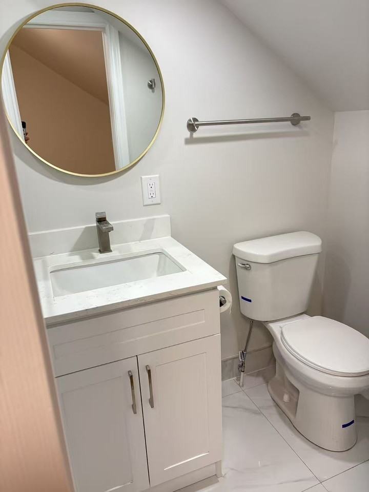 Palmerston Blvd & College St #3rd floor - Photo 3 of 7