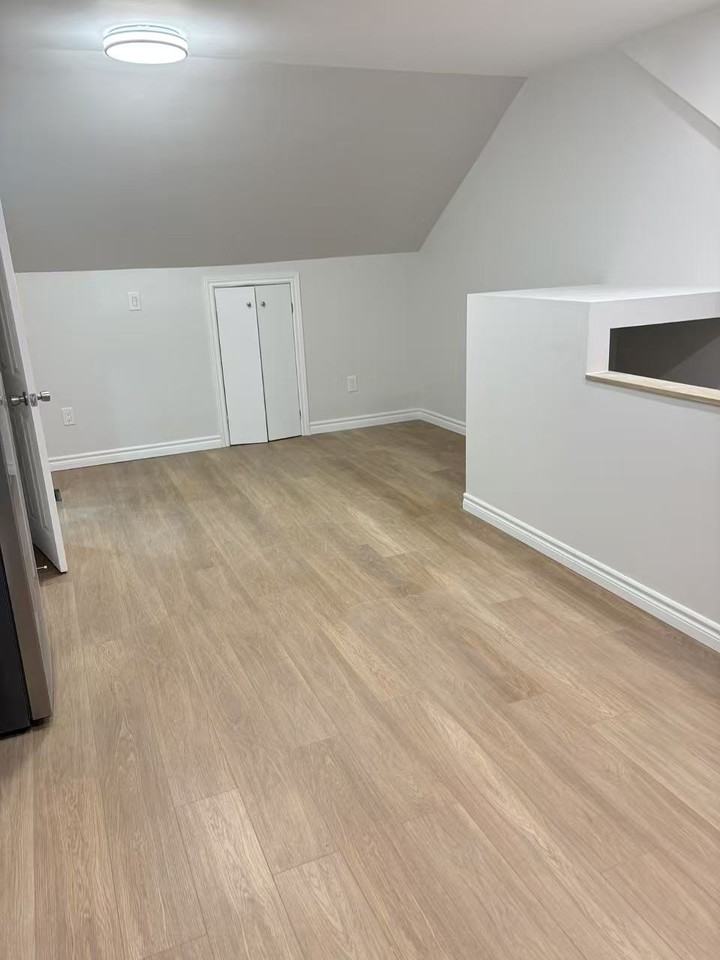 Palmerston Blvd & College St #3rd floor - Photo 5 of 7