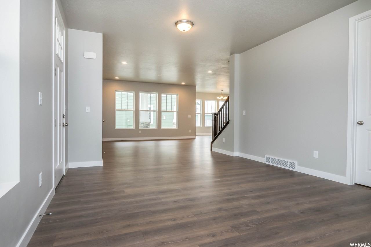 10632 S Lamond Dr - Photo 7 of 18