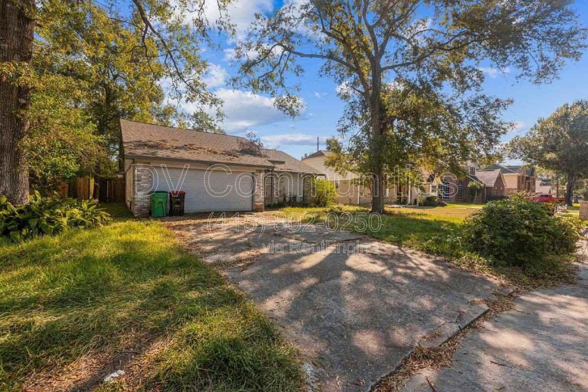 9830 Cherokee St - Photo 3 of 10