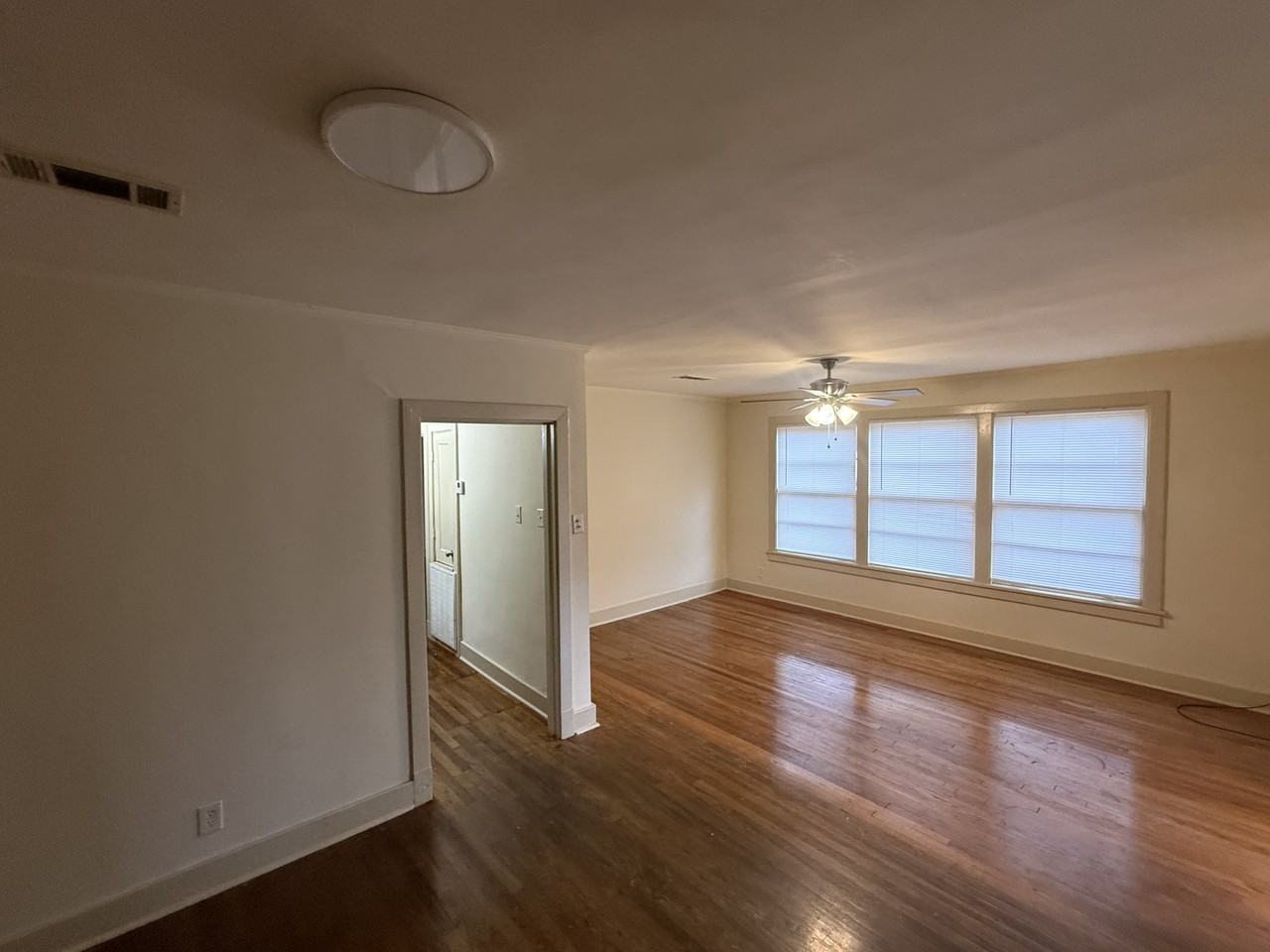 528 Broadmoor Dr - Photo 2 of 9