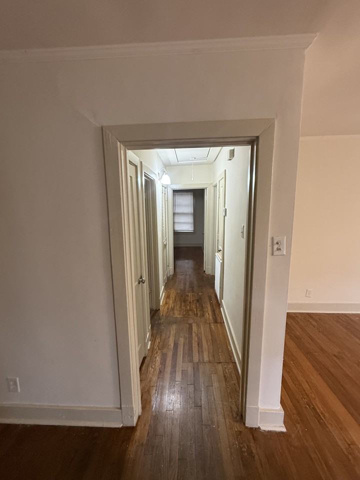 528 Broadmoor Dr - Photo 4 of 9