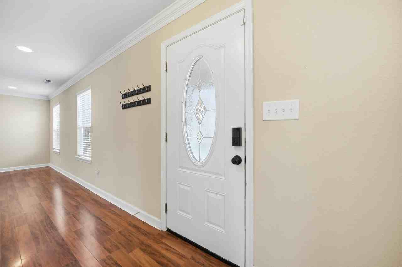 2937 Lens Ave - Photo 2 of 23