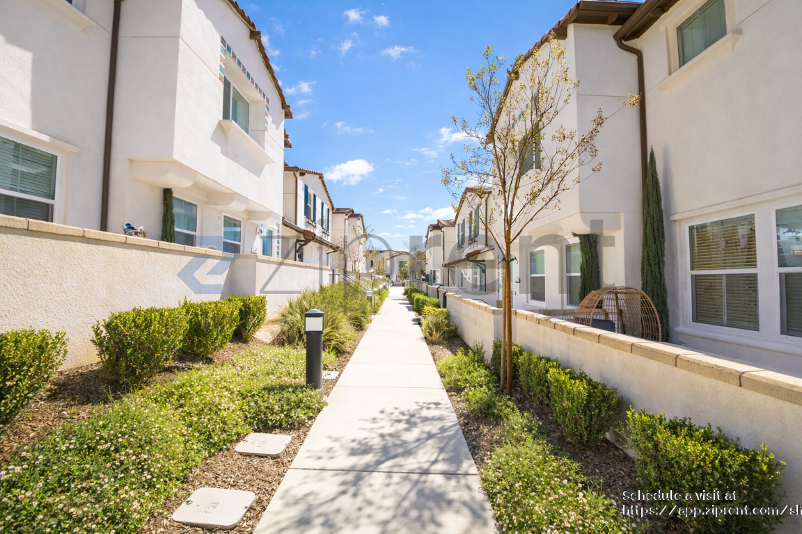 27333 Georgetown Dr - Photo 2 of 16